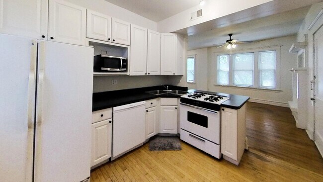 Photo - 1708 W Waveland Ave Unit 3