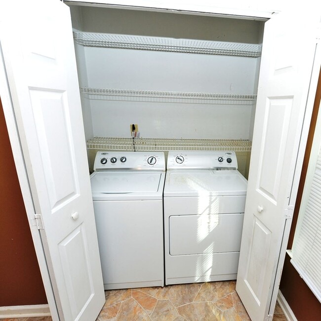 Photo - Nice townhouse in Little Neck!