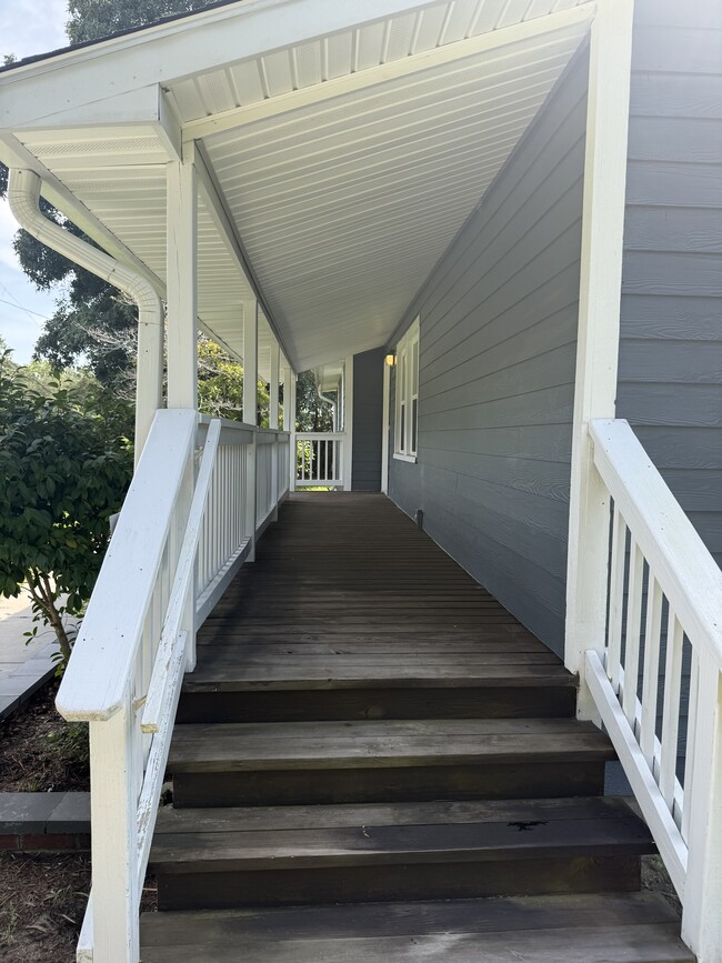 112 Hill Ln