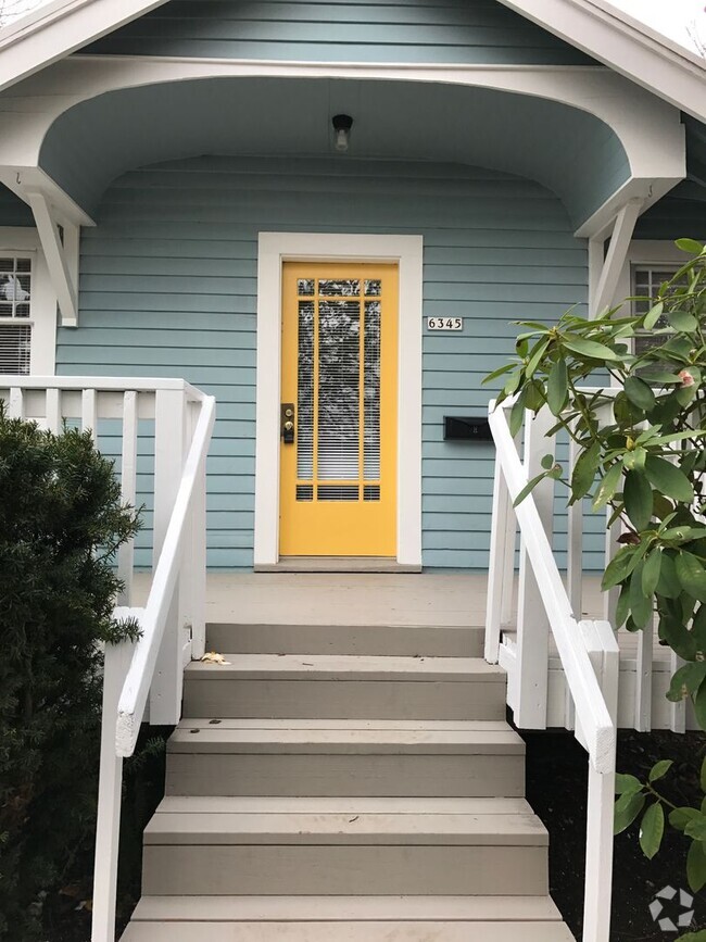 Building Photo - Beautiful House in North Portland