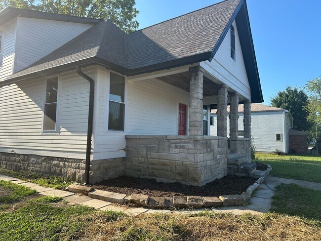 1013 S Walnut St