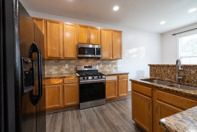 Photo - 305 Jamerson Ct