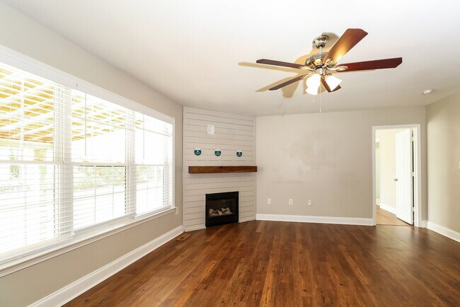 Photo - 104 Farmwood Dr