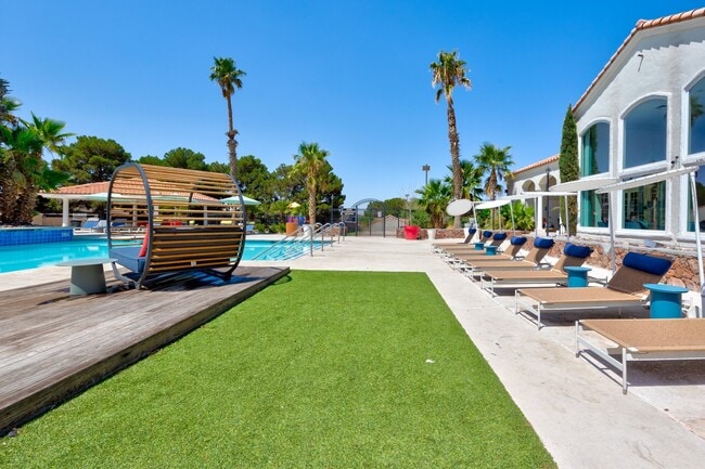 Resort Style Swimming Pool