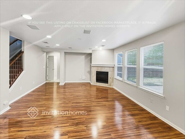 Photo - 893 Lehigh Cir
