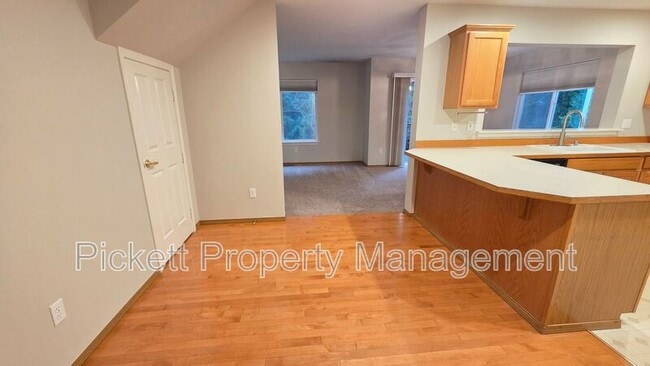 Photo - 1010 NW Poppy Ct