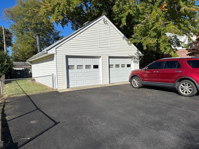 Photo - 9201 Woodlake Dr