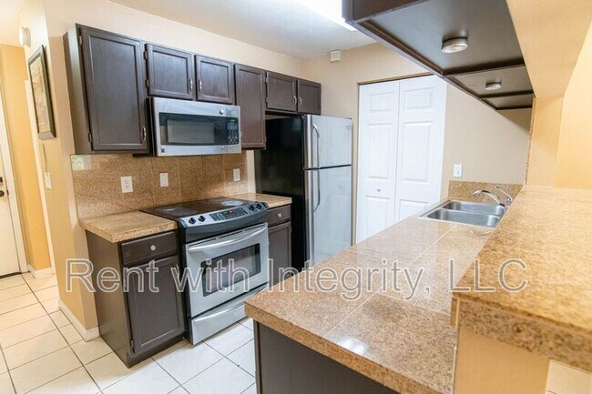 Photo - 2186 Timberwood Cir N