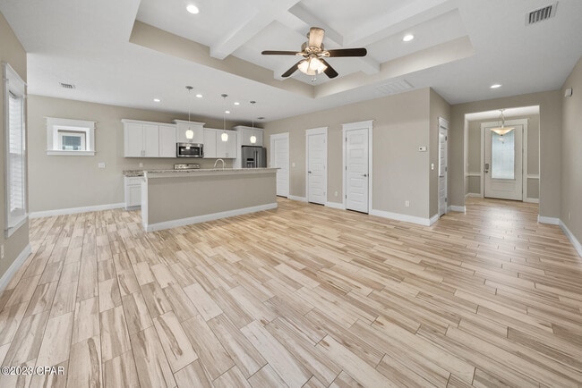 Photo - 305 Evergreen St