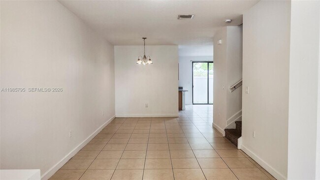 Photo - 470 NE 194th Terrace