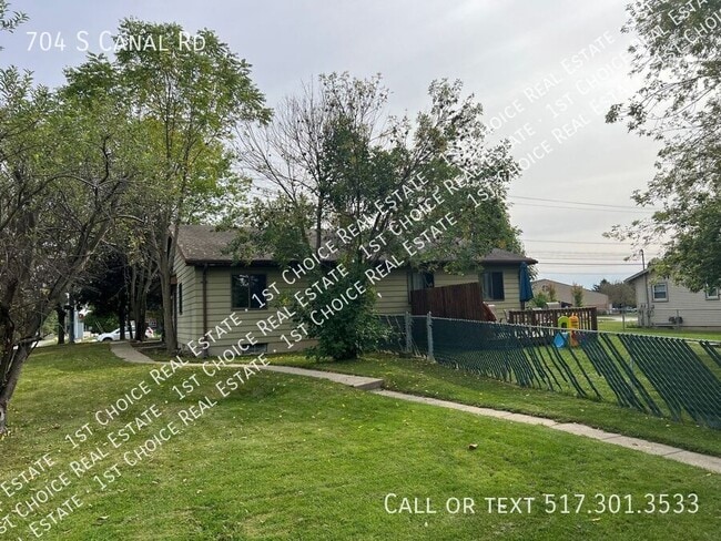 Photo - 704 S Canal Rd