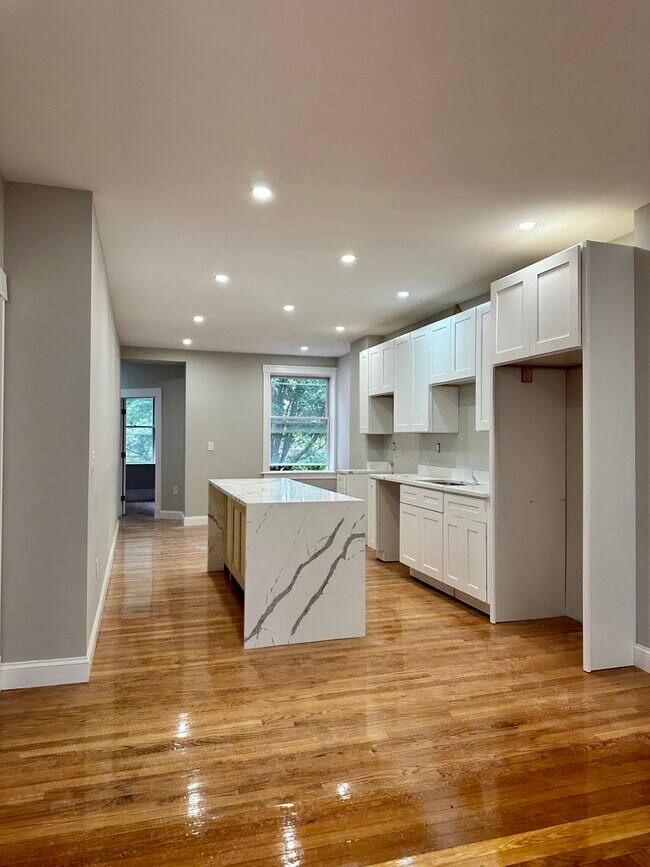 Building Photo - 8 Kilsyth Rd Unit 2 Rental