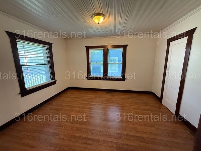 Photo - $915 - 2 bedroom / 1 bathroom - Single Fam...