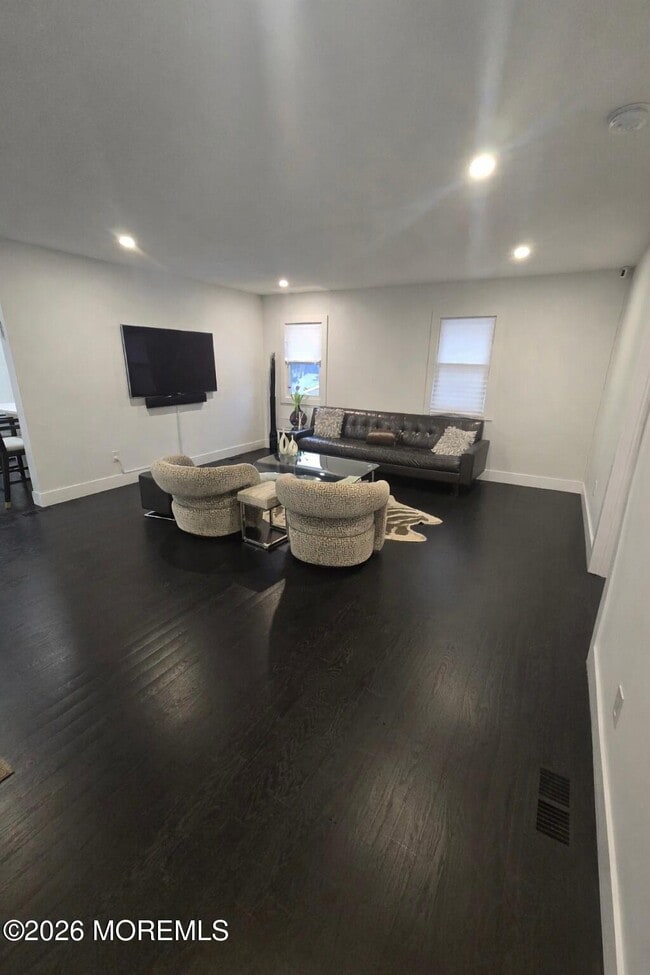 Photo - 486 W Lincoln Ave