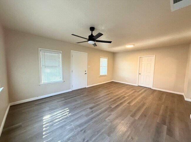 Photo - 780 E Alexander Ave