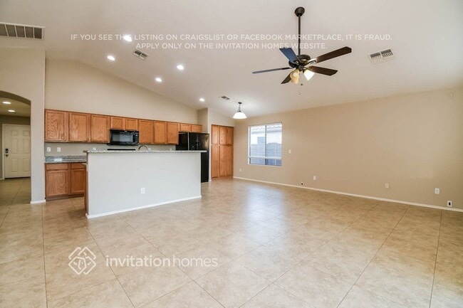 Photo - 204 W Belmont Red Cir