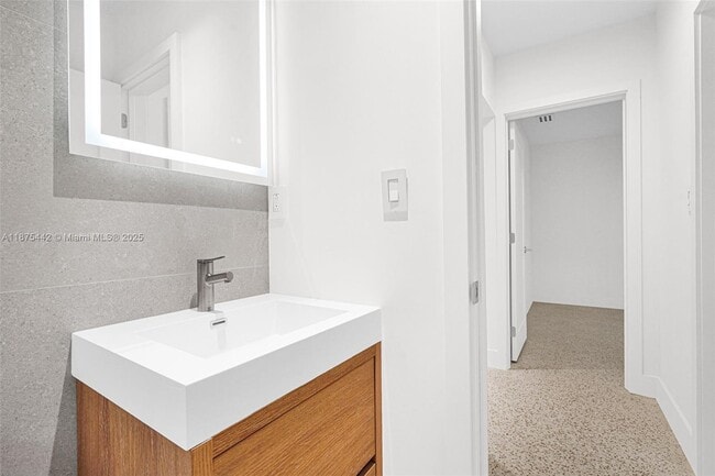 Photo - 341 NW 43rd St