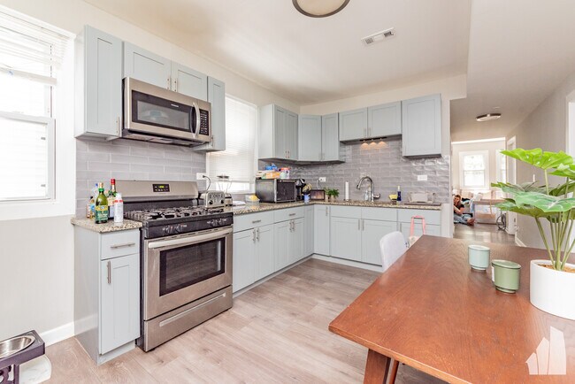 Photo - 2923 N Avers Ave Unit 2