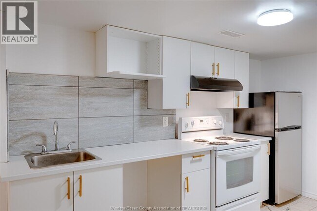 Photo - 1627 Marentette Ave