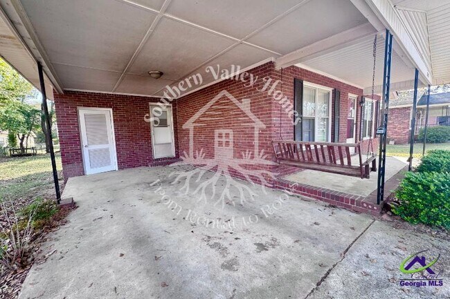 Photo - 305 Sparta St