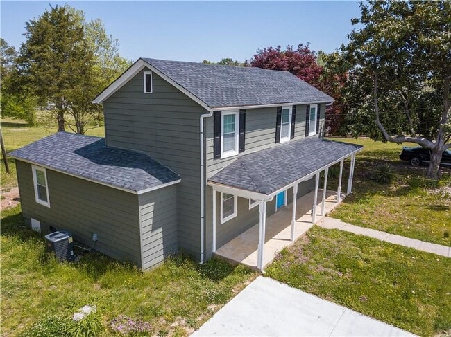 Photo - 3 Bedrooms.  2.5 Baths. Luxury Upgrades