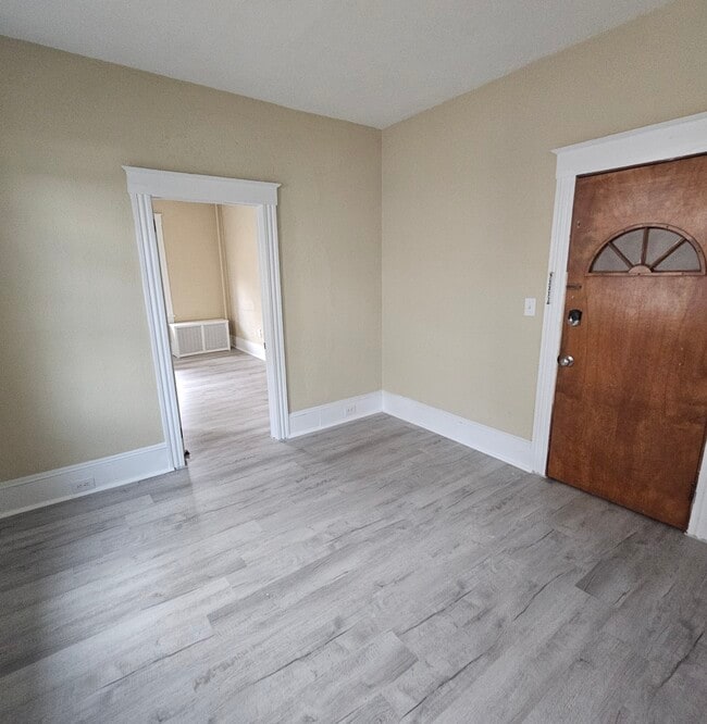 Building Photo - 1713 Jefferson Ave Unit 1 Right