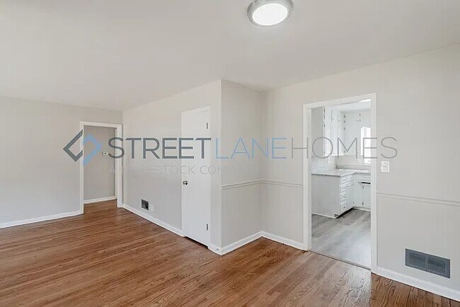 Photo - 831 Martinwood Rd