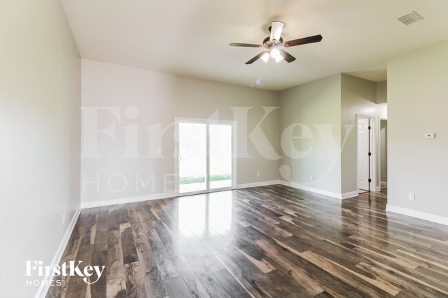 2612 Royal Pointe Dr