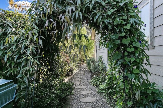 Photo - 1633 Chasa St