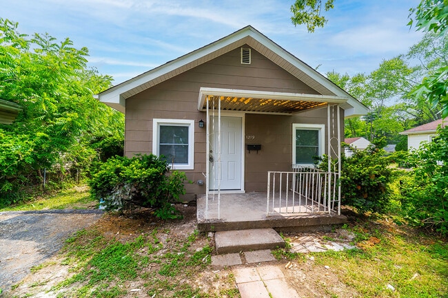 Photo - 1219 Aberdeen Ave