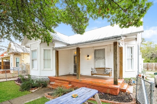 Photo - Charmer Close to Downtown! Unit 4