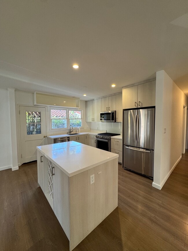 Photo - 838 14th St Unit Frnt