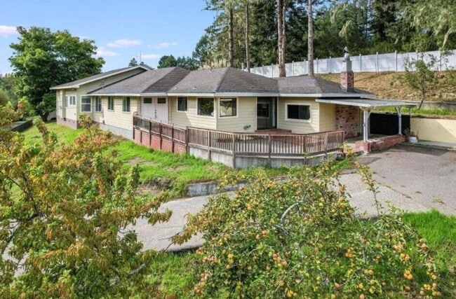 Spacious 4-Bedroom Home with Stunning Hill... - Spacious 4-Bedroom Home with Stunning Hill...