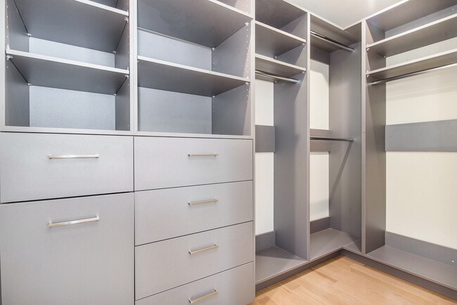 Photo - 30 Chapleau Av Unit 1