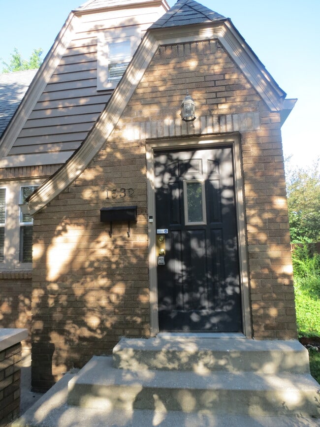 1532 Unit - 1532 N College Ave