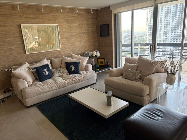 Building Photo - 19101 NE 36th Pl Unit 2807