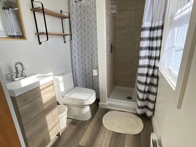 17 Bruce St Unit 3