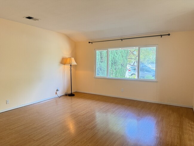 Photo - 964 Dawnview Ct