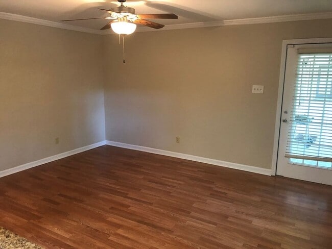 Building Photo - 905 Park Lane