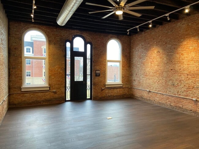 Building Photo - 92 S Washington St Unit D Rental