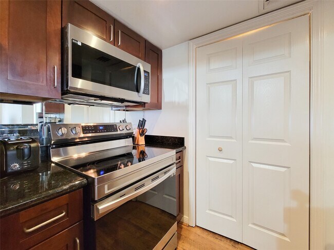 Photo - 3525 Sage Rd Unit 1605