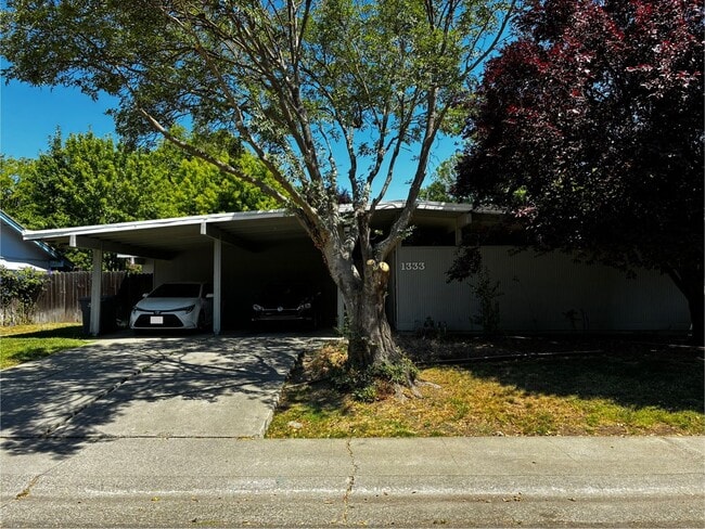 Building Photo - Spacious 5-Bedroom Home in Desirable West Davis Location
