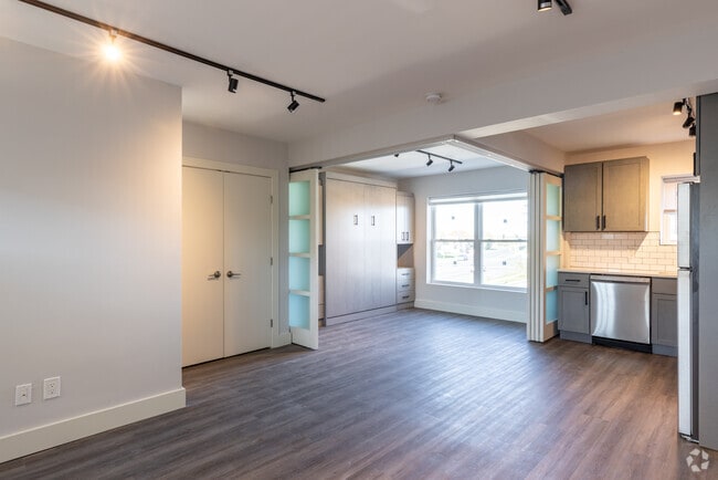 2nd Floor 1BR - 1BA - 600SF