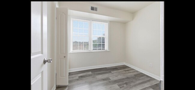 Photo - 2816 Hartford St SE Unit 2