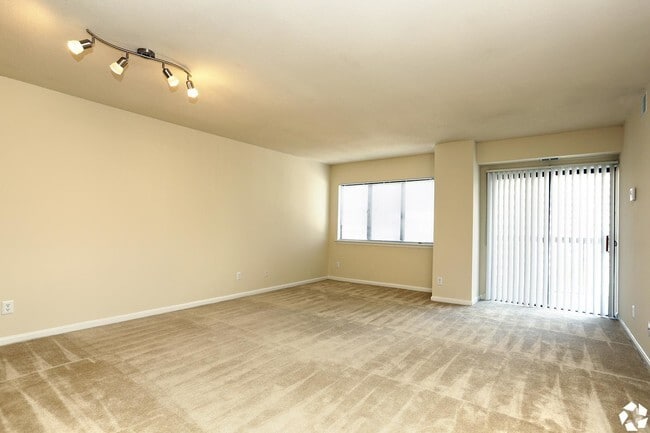 Living Room - Cortland on South Eads Apartments