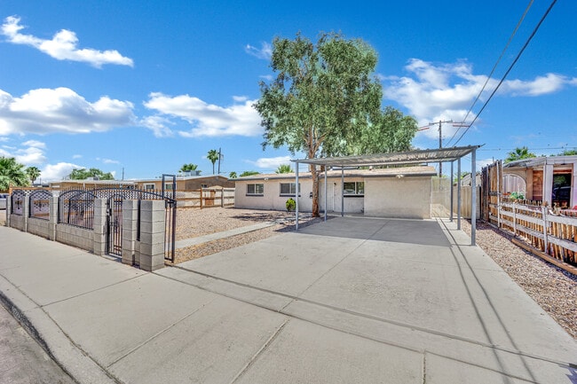 Building Photo - 2221 Santa Clara Dr