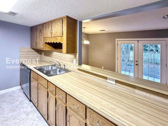 Photo - 2225 Cheshire Dr