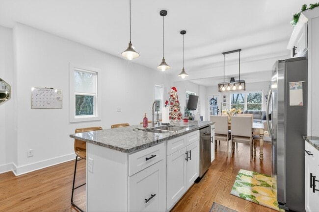 Photo - 4103 Main St