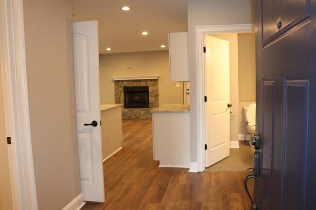 Photo - 715 Rockingham Rd