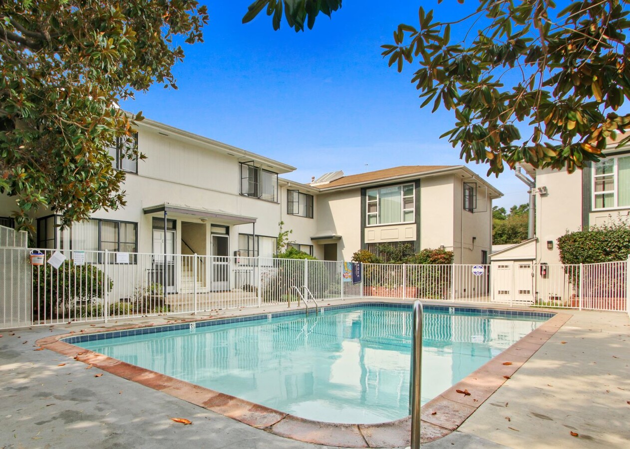 Photo - 3144-3152 S. Barrington Ave in Mar Vista - Has a Pool! Unidad 3152L